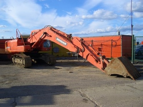 Гусеничный экскаватор DOOSAN / DAEWOO SOLAR 225NLCV купить в компании Рабочие Машины