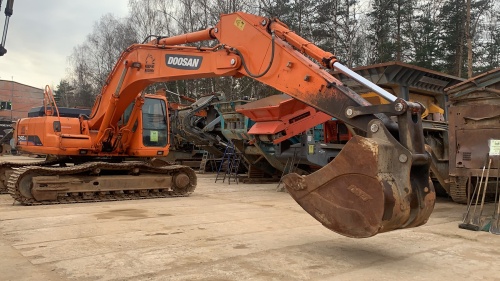 Экскаватор гусеничный DOOSAN 340LC купить в компании Рабочие Машины