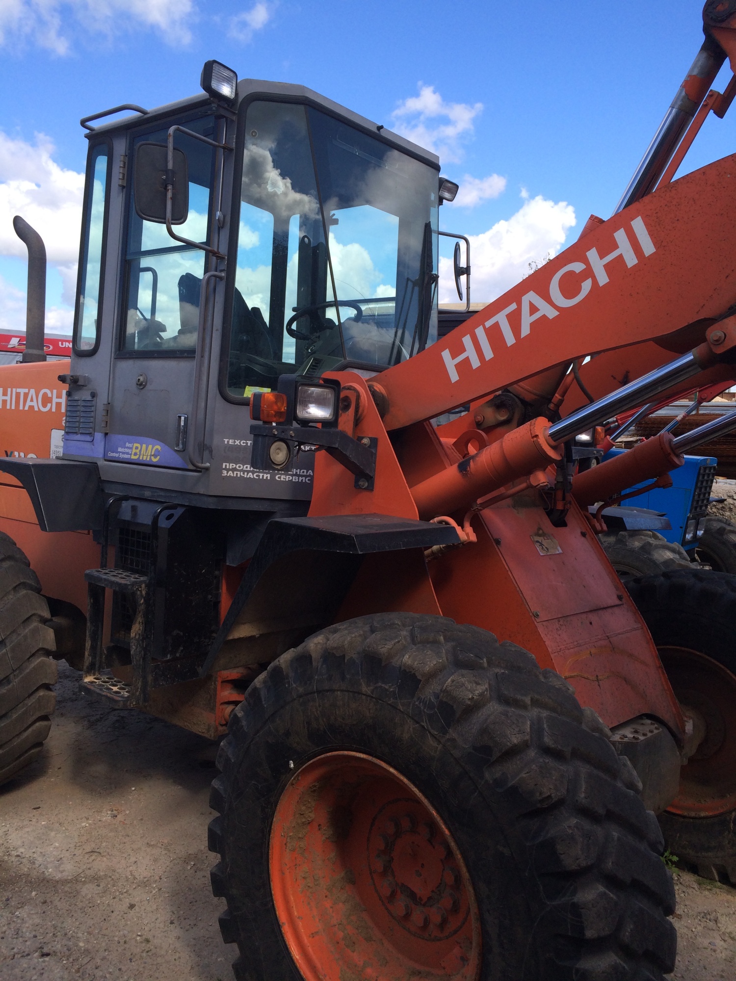 Погрузчик фронтальный HITACHI  LX110-7 купить в компании Рабочие Машины