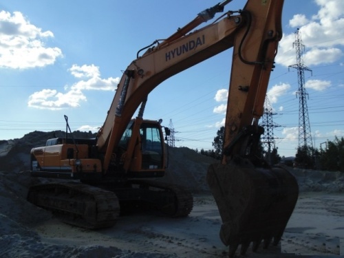 Гусеничный экскаватор HYUNDAI R 300LC-9S купить в компании Рабочие Машины
